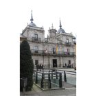 La fachada de la casa consistorial ponferradina