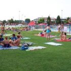 Imagen de archivo de usuarios de las piscinas de Trobajo.