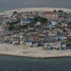 La subida del nivel del mar se ha comido parte de la isla de Kandolhudhoo, en las Maldivas