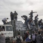 Distribución de ayuda humanitaria en el sur de Gaza, este sábado. HAITHAM IMAD