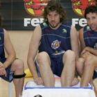 Los jugadores Raúl López, Marc Gasol y Alex Mumbrú durante un entrenamiento con la selección.