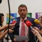 El alcalde Carlos López Riesco, ayer en Ponferrada antes de tomar unos días de vacaciones.