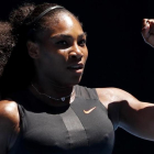 Serena Williams celebra un punto en un partido.