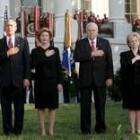Bush, el vicepresidente, Dick Cheney, y sus esposas, durante el acto de homenaje a las víctimas