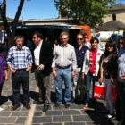 Paco Fernández junto a miembros del PSOE en El Espino.