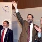 Jaime Mayor Oreja, Mariano Rajoy y Josep Piqué, ayer, en el acto de apoyo a la Constitución Europea