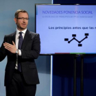 Maroto presenta la ponencia social del PP, ayer en Madrid.