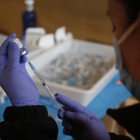 Comienzan a administrar la vacuna de Jansen en el Palacio de Exposiciones de León. F. Otero Perandones.