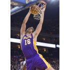 Pau Gasol machaca el aro de los Warriors.