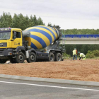 Remates en los accesos a la A-60 en el tramo Puente Villarente-Santas Martas. CARLOS S. CAMPILLO