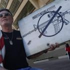 Un veterano reclama control sobre las armas. SMITH