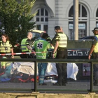 Los servicios de emergencia atienden a heridos en el atropello frente a la estación Central de Ámsterdam.