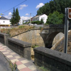 Puente sobre el río Boeza a su paso por Las Ventas de Albares.