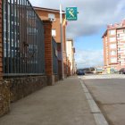 Nueva acera delante del cuartel de la Guardia Civil.