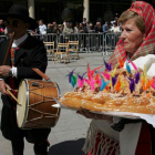 Imagen de archivo de una boda maragata con el tradicional bollo.