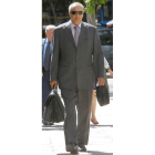 Victorino Alonso entrando en el Ministerio de Industria.