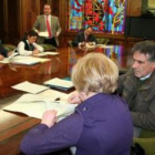 Un momento de la firma del pago de deuda histórica en el Ayuntamiento.
