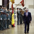 El ministro del Interior, Jorge Fernández Díaz, en el acto de entrega de despachos a tenientes de la Guardia Civil, este lunes en Aranjuez.