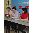 Ramón, ayer entre Rodríguez y Ángela Marqués.