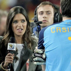 Sara Carbonero entrevista a Casillas durante el Mundial de Sudáfrica, en julio del 2010.