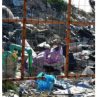 Acumulación de basura en un vertedero del municipio.