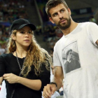 Shakira y Gerard Piqué en un partido de baloncesto.