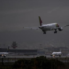 Los representantes del aeropuerto afirman que la instalación está funcionando con energía auxiliar. /