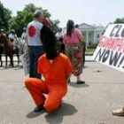 Protesta frente a la Casa Blanca de un grupo en contra de la tortura en Guantánamo