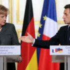 La canciller alemana Angela Merkel y Nicolas Sarkozy en un momento de la rueda de prensa conjunta qu