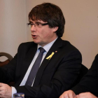 Carles Puigdemont reunido con los diputados de JxCat, en Bruselas.