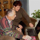Marqués y Kossman navegando por la web de la pedanía
