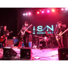 Un instante del concierto ofrecido ayer por los británicos Beat Seeking Missiles ante unas 400 personas en Espacio Vías.