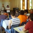 Varios alumnos participan en uno de los primeros cursos del programa de verano