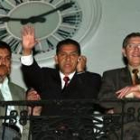 Lucio Gutiérrez, en medio de su hermano y diputado Gilmar (izquierda) y el coronel Fausto Cobo