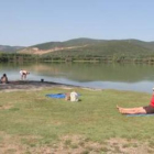El lago de Carucedo es una zona habitual de ocio para los bercianos.