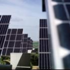 Edificios y empresas comienzan a instalar en el Bierzo paneles solares como los de la fotografía