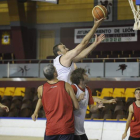 La plantilla de León, en un entrenamiento, está convencida de poder sumar frente al Lleida.