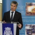 Cosidó, ayer, en la inauguración de la exposición en la capital palentina.