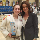 Daniela Agudo, a la izquierda, con su entrenadora Sara Terán. DL