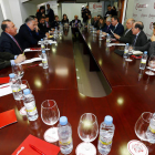 Los comerciantes y los representantes políticos se reunieron ayer en la Cámara de Comercio
