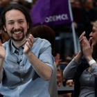 La líder de Podemos, Pablo Iglesias  y la diputada Irene Montero, asisten a una concentración previa a la campaña antes de las elecciones generales del 28 de abril.