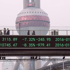 La bolsa china se desploma con caidas del 7%.