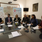 Castañón, Majo, Domínguez, Llorente, Gutiérrez y Flecha participaron en la comisión. MARCIANO PÉREZ