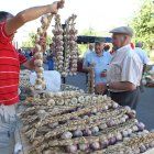 Participantes en ediciones anteriores de la Feria del Ajo de San Miguel de la Dueñas. L. DE LA MATA