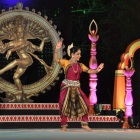 La bailarina Madhavi Mudgal, discípula del gurú de la danza Kelucharan Mohapatra, inaugurará el lunes el Festival India en concierto. DL