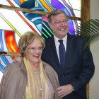 Mercedes García y Antonio Silván, ayer en el centro Alzhéimer.