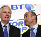 Michel Barnier (izquierda) y Luis de Guindos, en el Forum Europa.