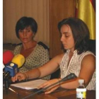 Fabiola García (derecha) y Carmen Fernández durante la presentación