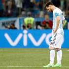 Messi, cabizbajo, tras una dolorosa derrota frente a Croacia. ROBICHON