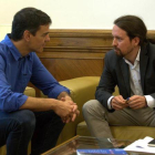 Pedro Sánchez y Pablo Iglesias, en una reunión en el Congreso.